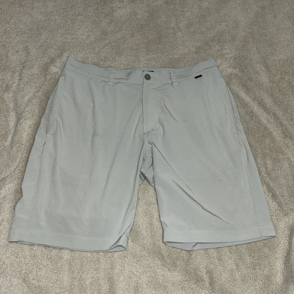 Travis Mathew Men's Grey Stripe Texture Golf  Stretch Casual Shorts Size 34 x 9"